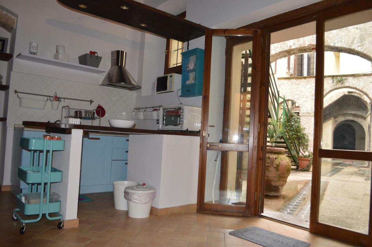 Appartamento In Centro Spoleto Exteriör bild